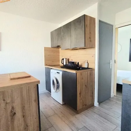 Charming 30 M Marina View Refurbished 2025 Appartement *